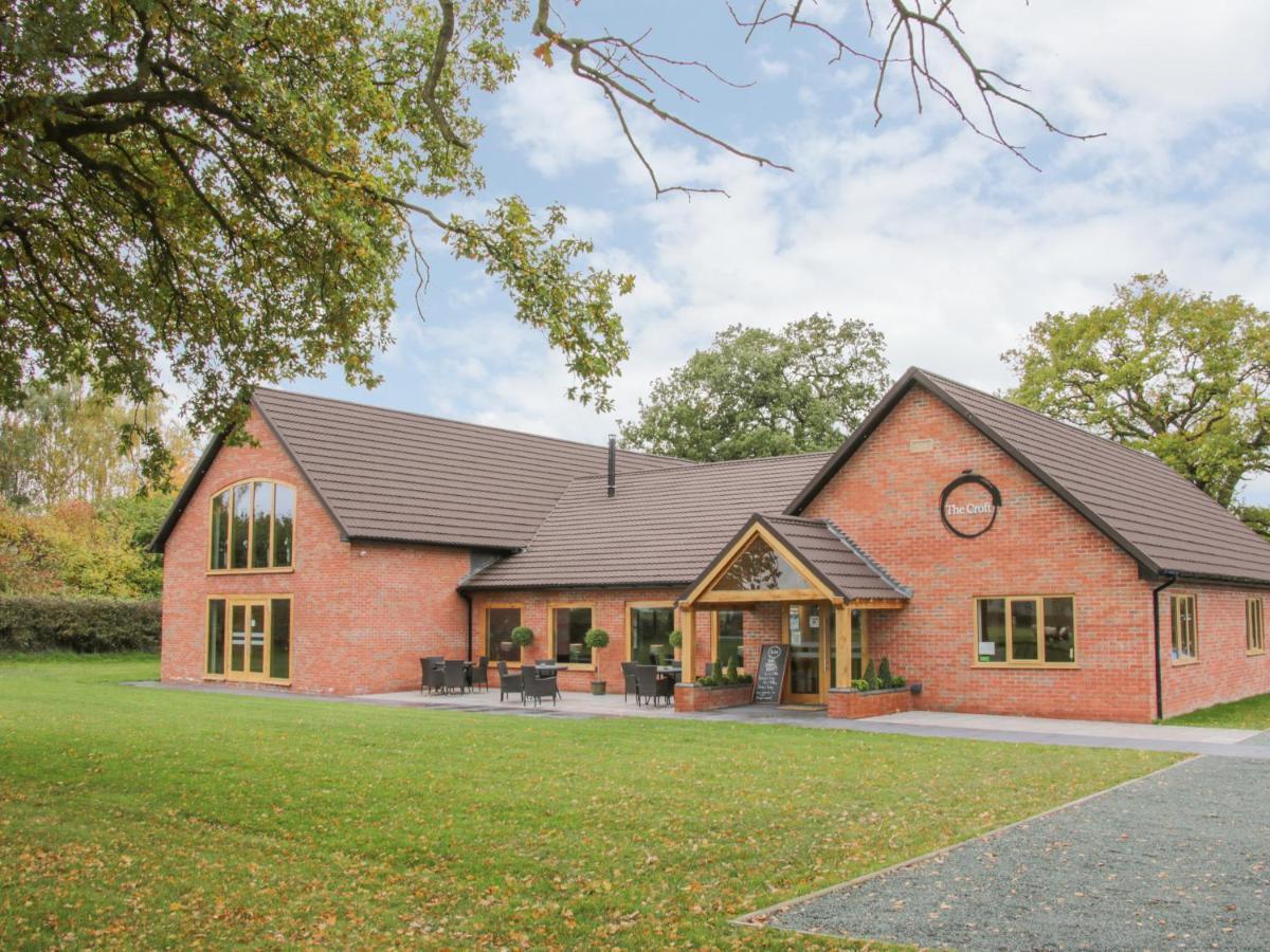 Oak Lodge Hadnall Exterior photo