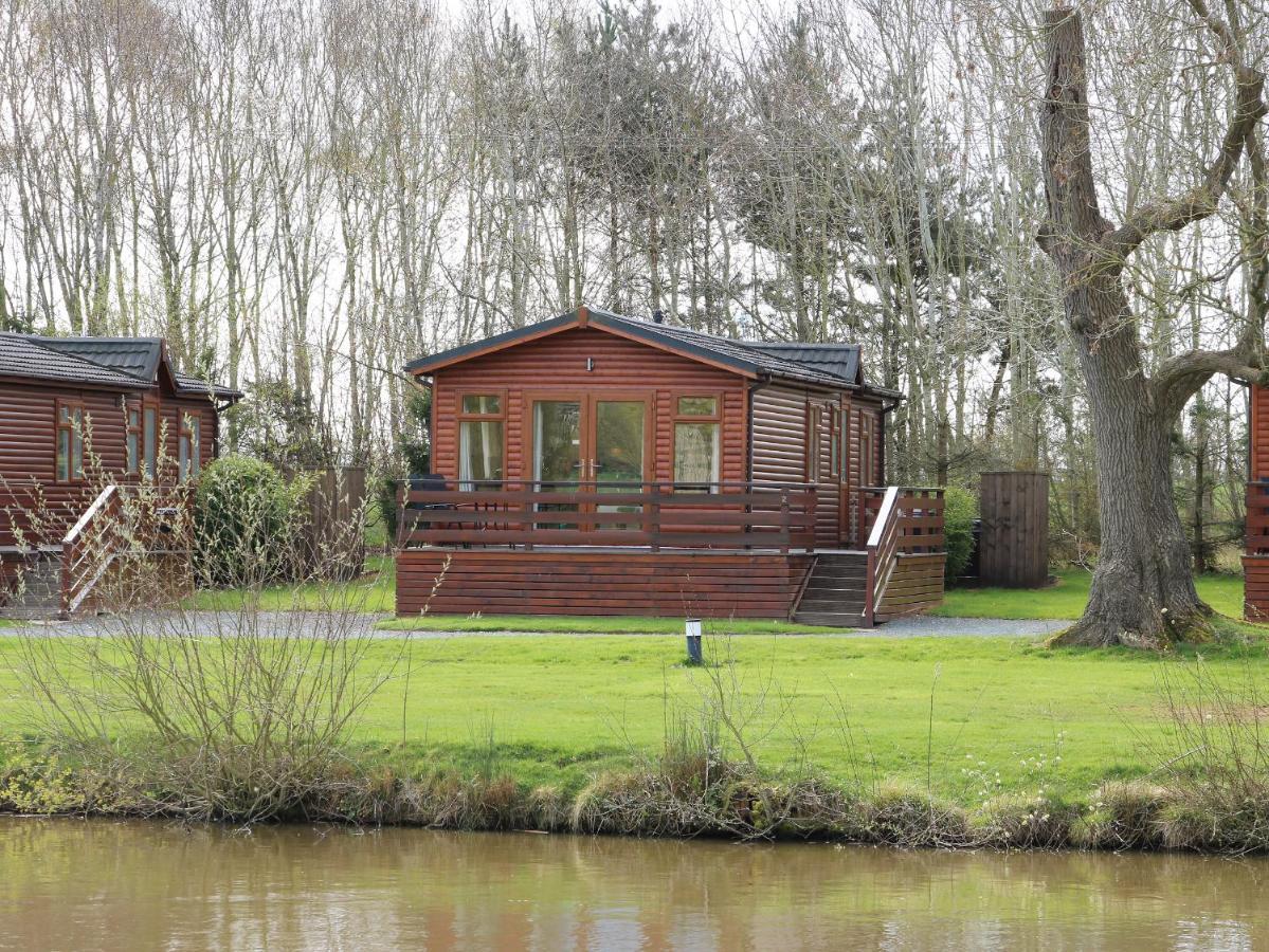 Oak Lodge Hadnall Exterior photo